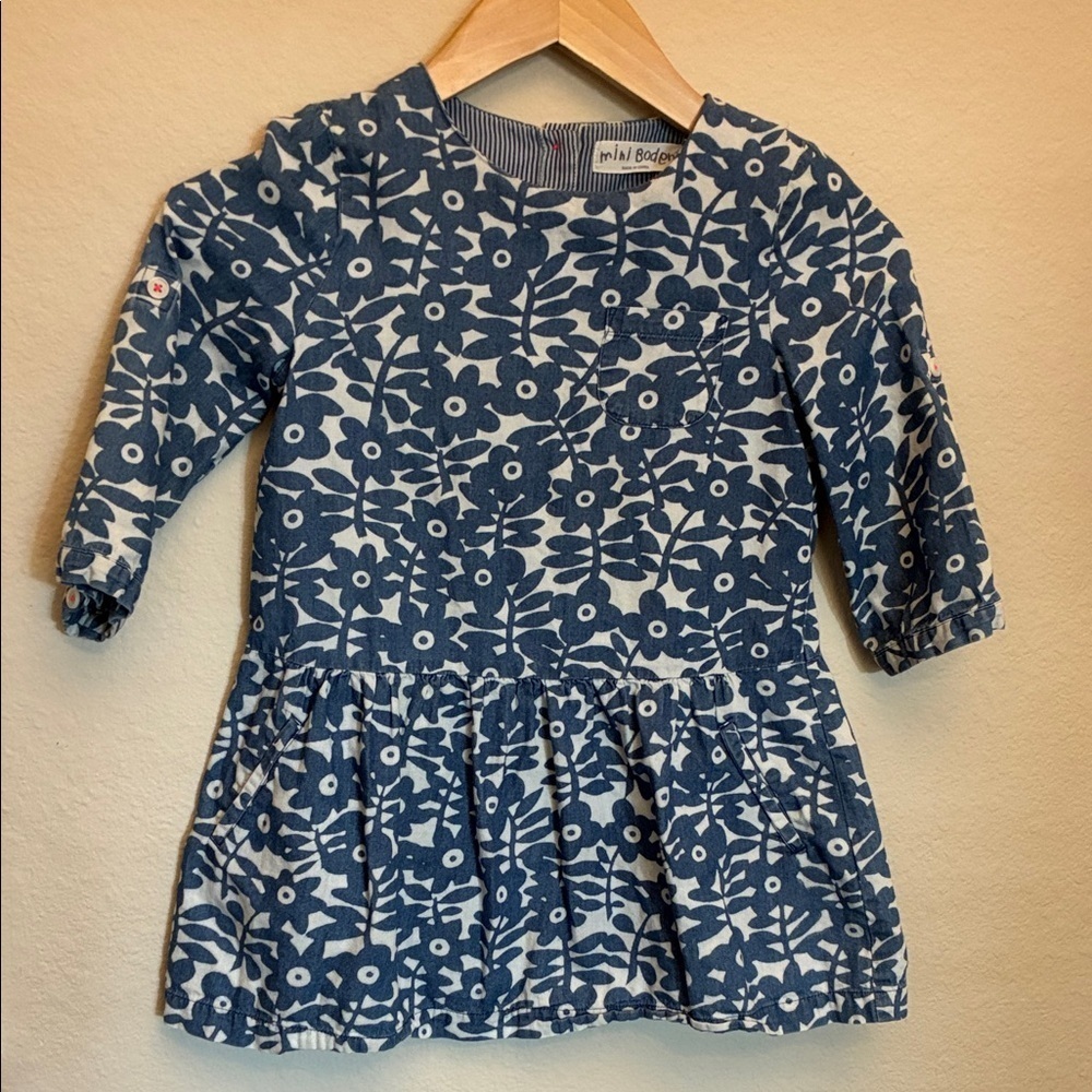 Mini Boden Navy and White Floral Dress size 6-7